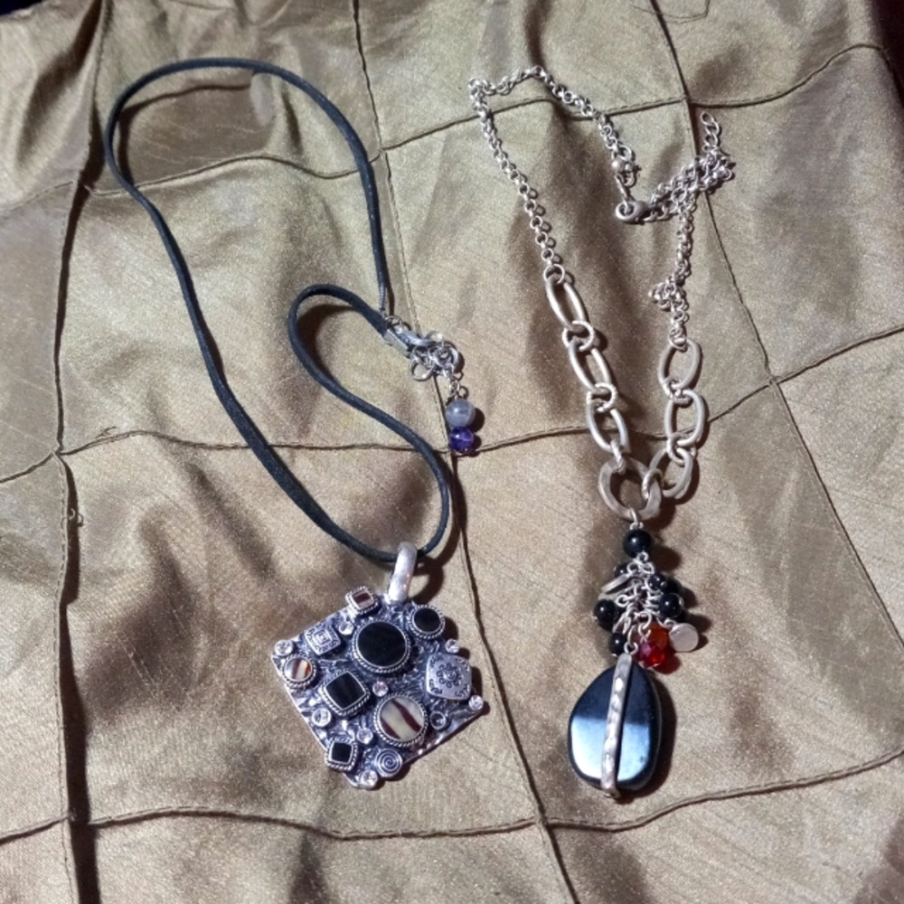 L-14 lot 2 necklaces